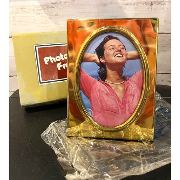 Vintage 1980s Rectangle Gold Tone/Brass Metal Oval Shape Insert Photo Frame Mid - Picture 1 of 4